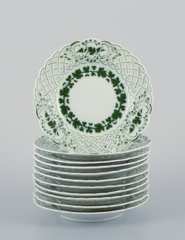 Meissen, Germany, Green Ivy Vine, a set of eleven small plates with reticulated edges. Hand-painted.