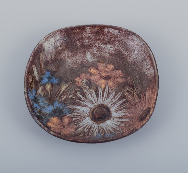Alexandre Kostanda (1921-2007) for Vallauris, small handmade ceramic dish with polychrome flowers.