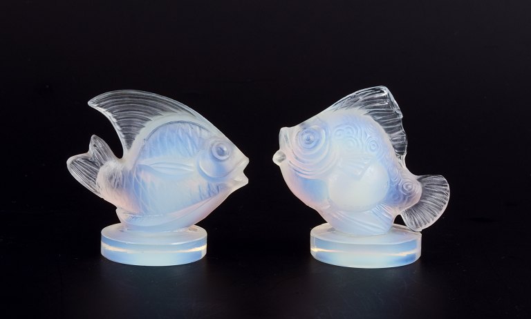 Sabino, France. Two fish in Art Deco opaline art glass with a bluish tint.Approximately from the 1930s.