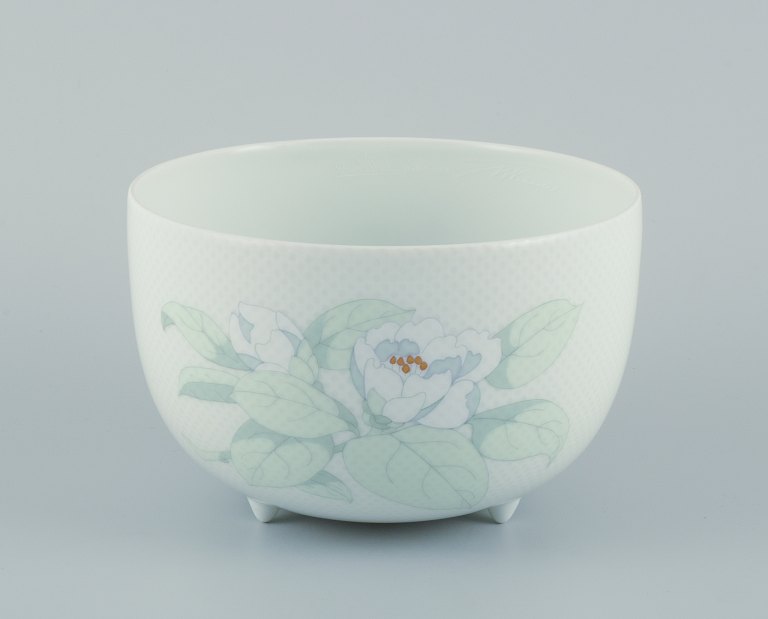 Tapio Wirkkala for Rosenthal Studio-linie, "Century Blütentraum". Porcelain bowl on three feet decorated with a flower motif.