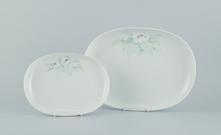 Tapio Wirkkala (1915-1985) for Rosenthal Studio-linie, "Century Blütentraum". To ovale fade dekoreret med blomstermotiv.