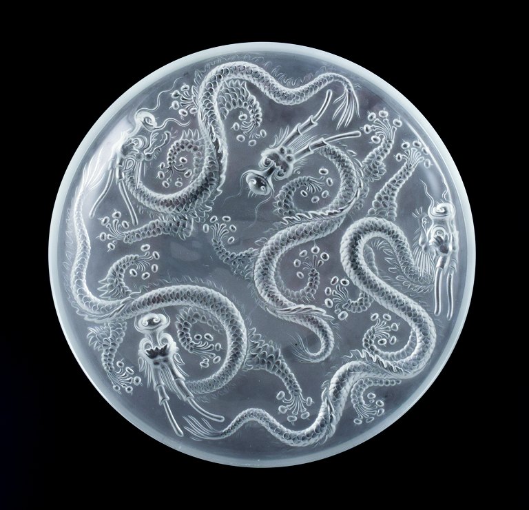 Josef Inwald, kolossal Art Deco kunstglasskål i Barolac glas, designet med drager i orientalsk stil.