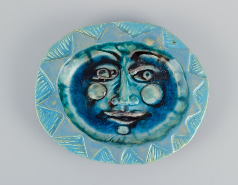 Elio Schiavon (1925-2004), Italy. Unique ceramic bowl with blue glass inlay at the bottom.