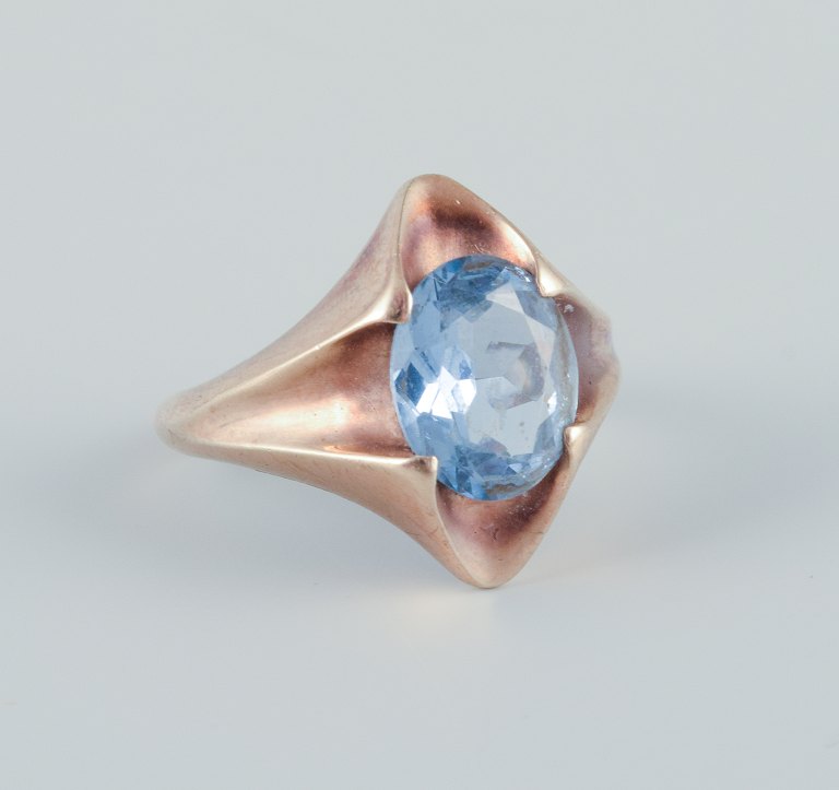 Danish goldsmith, 14 karat gold ring adorned with a semi-precious stone. Art Deco style.