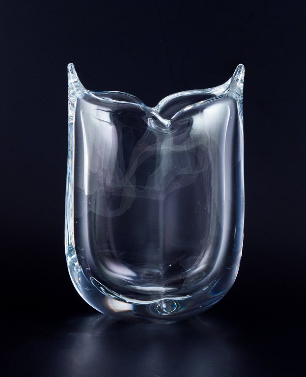 Göran Wärff (1933-2022) for Kosta Boda, Sweden.Art glass vase in clear glass. Modernist design.