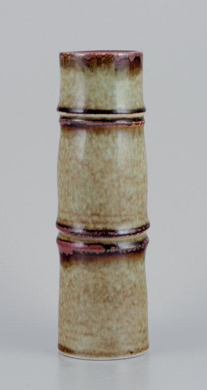 Olle Alberius (1926-1993) for Rörstrand, Sverige. Stor keramikvase i brune og grønne nuancer.
