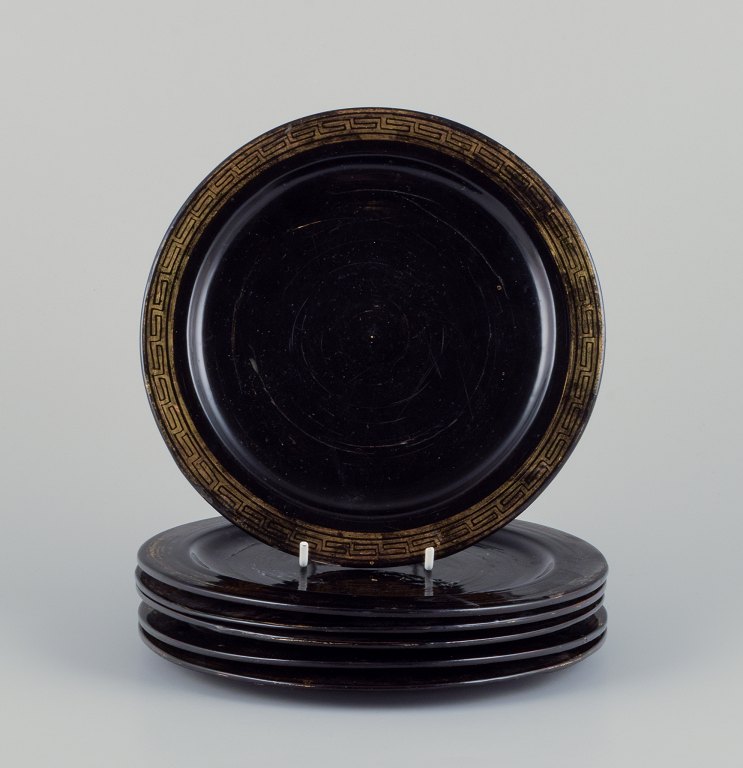 A set of six Japanese plates in papier-mâché. Black lacquerwork with gold decoration.