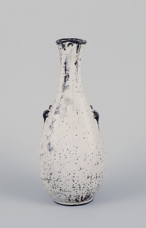 Svend Hammershøi (1873-1948) for Kähler. Ceramic vase with a narrow neck in black-grey double glaze.