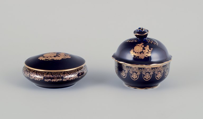 Limoges, France. Two porcelain lidded jars in porcelain, decorated with 22-karat gold leaf and beautiful royal blue glaze. Scène galante.