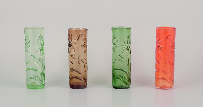 Fåglavik, Sweden. A set of four art glass vases with flower motifs. Handmade and in various colors.
