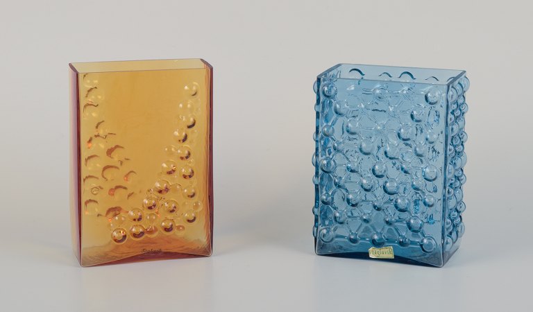 Fåglavik, Sweden. Two art glass vases. Modernist design with interconnected circles.