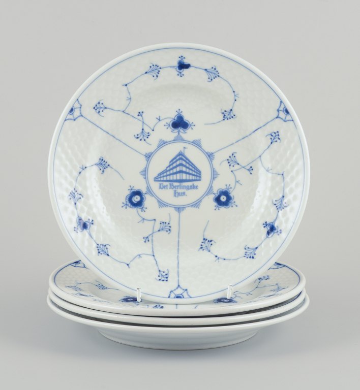 Bing & Grøndahl, Denmark.
A set of four Blue Fluted dinner plates in hotel/restaurant porcelain.