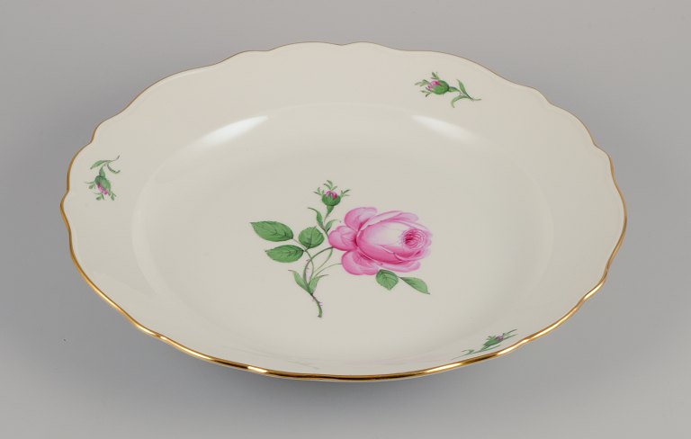 Meissen, stort rundt ”Pink Rose” serveringsfad.Håndmalet med lyserød rose, guldkant.
