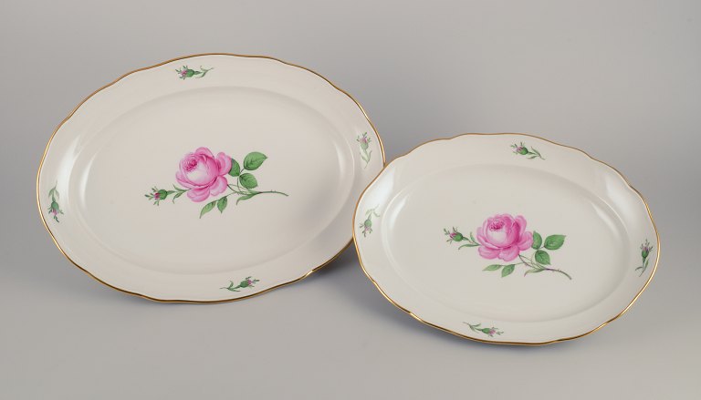Meissen, to store ovale ”Pink Rose” serveringsfade.Håndmalet med lyserød rose, guldkant.