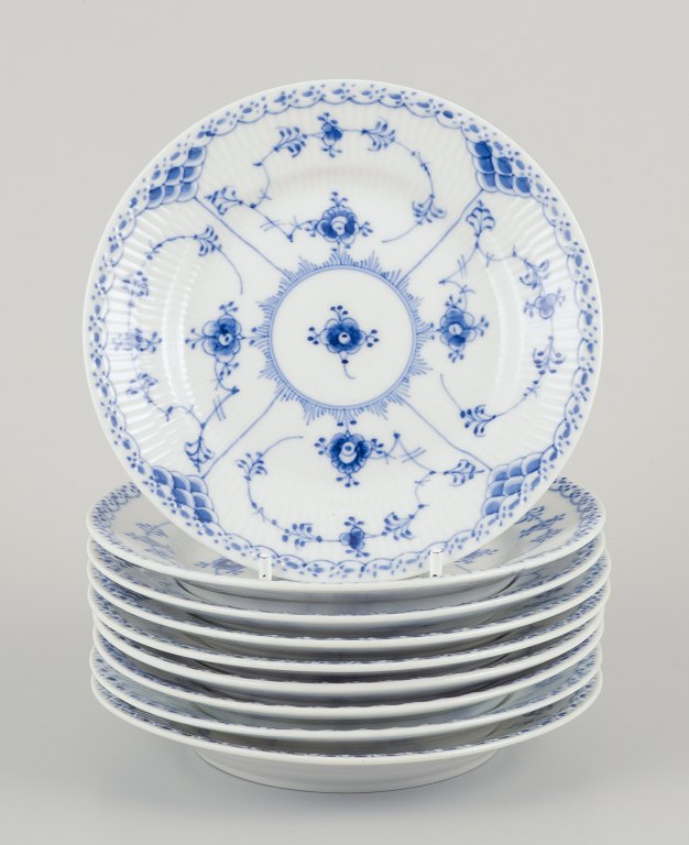 Royal Copenhagen Musselmalet Halvblonde, ni kagetallerkener i håndmalet porcelæn.