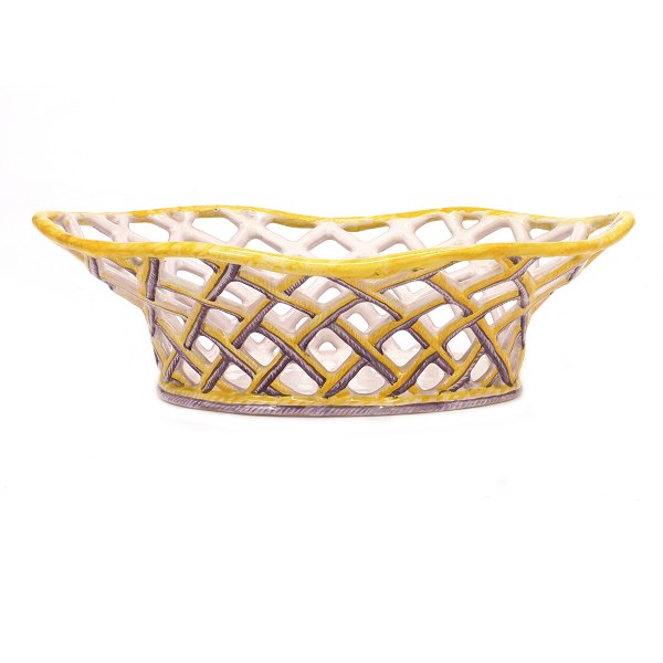 Polykromdekoreret aflang fajance fletkurv signeret Marieberg 1764-68. H: 7cm. L: 29cm