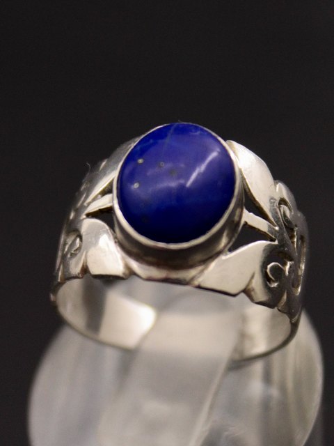 Sterling silver ring with lapis lazuli