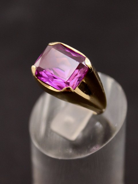 14 carat gold ring with amethyst