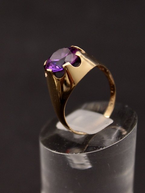 8 carat gold ring with amethyst