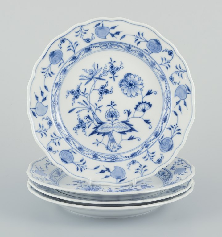 Meissen, Germany. A set of four Blue Onion patterned porcelain plates.