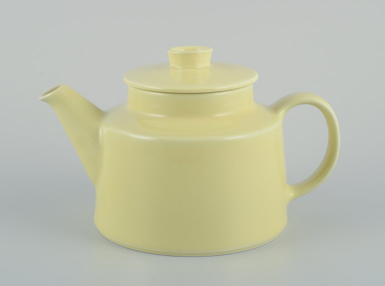 Arabia, Finland.
Retro teapot in yellow stoneware.