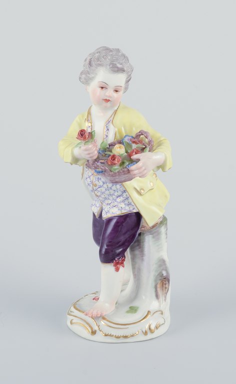 Meissen. Porcelænsfigur af dreng med kurv med blomster.