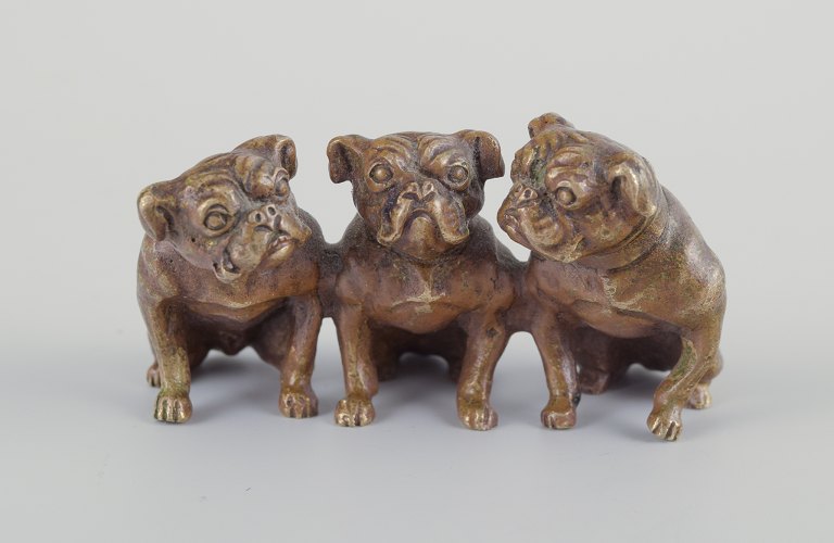 Wienerbronze, Østrig. Miniature Art Deco skulptur af tre engelske bulldogs.
