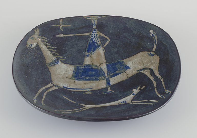 Åke Holm, Swedish ceramicist.
Large unique ceramic dish.