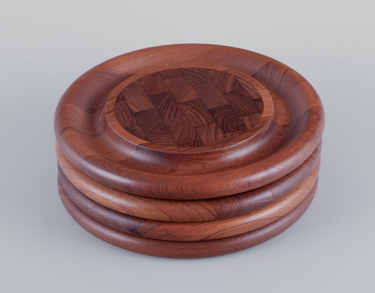 Jens Harald Quistgaard for Dansk Designs.Fire cirkulære skærebrætter/serveringsfade af ædeltræ.