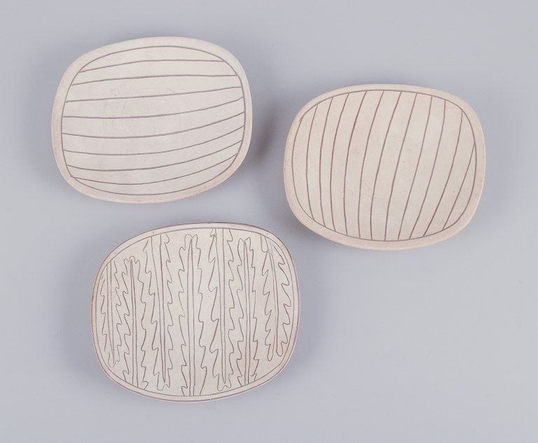 Gunnar Nylund for Nymølle, Danmark.
Tre unika fade af lertøj.