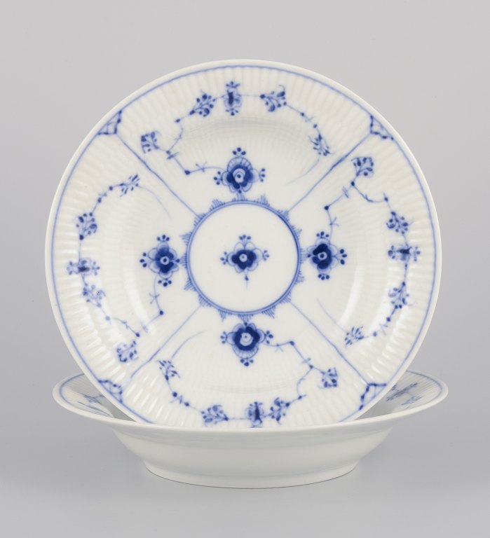 Bing og Grøndahl Musselmalet. 
To antikke dybe tallerkner.