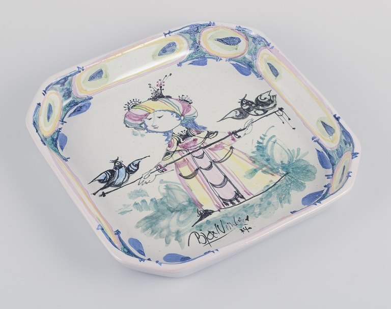 Bjørn Wiinblad for Det Blå Hus.
Unika ottekantet fad/vægrelief i keramik.