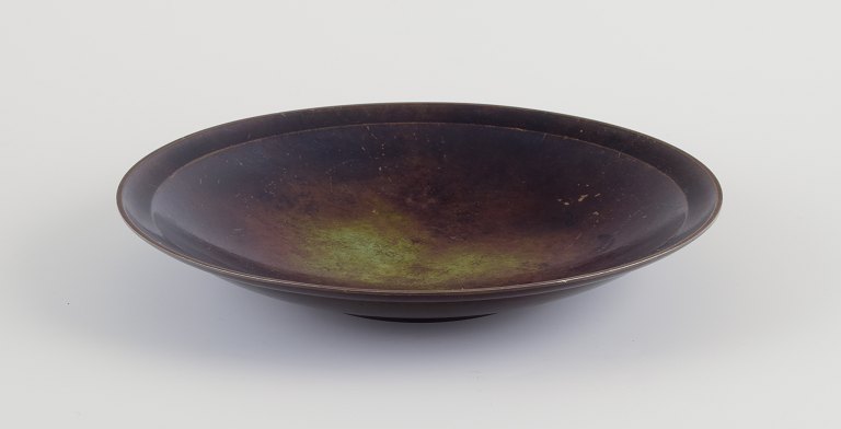 Just Andersen.
Stor cirkulær Art Deco skål af patineret bronze.