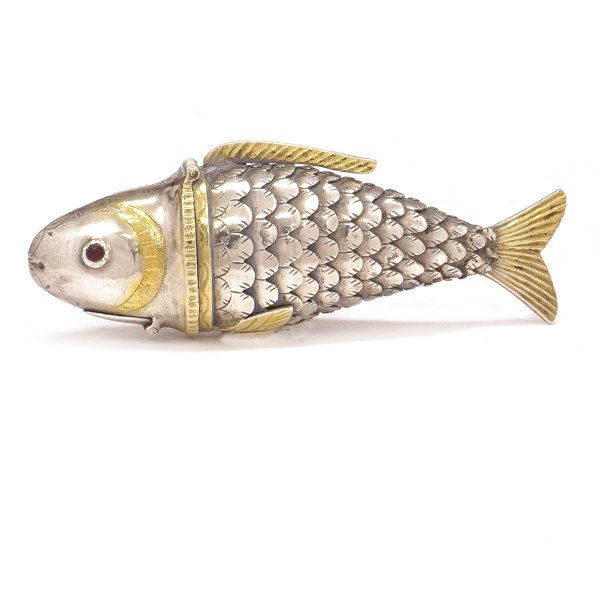 Silver vinaigrette in the shape of a fish by Christian Andersen, Leck, circa 
1800. L: 9,5cm