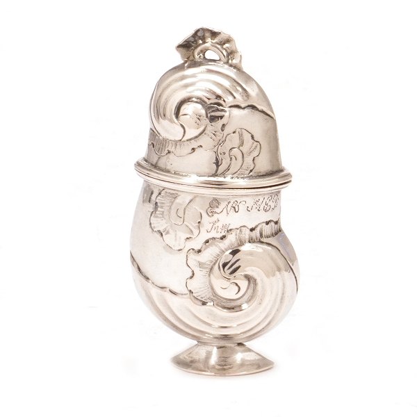 Danish silver vinaigrette. H: 7cm