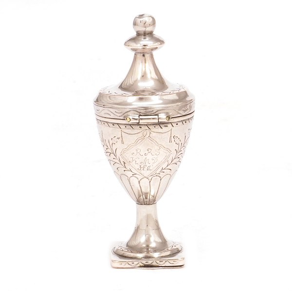 Danish silver vinaigrette by Peter Christian Clausen, Kolding, 1761-1811. H: 
8,7cm