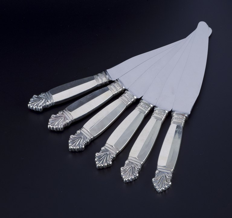 Georg Jensen Dronning. Et sæt på seks kortskaftede middagsknive.