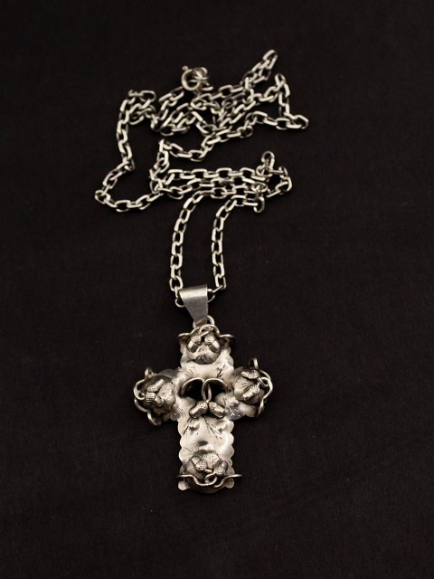 Gustav Adolf 830 silver cross with chain
