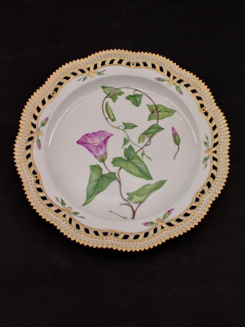 Royal Copenhagen Flora Danica plate 20/3574