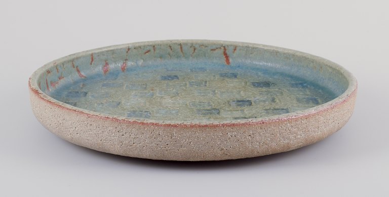 Eva Stæhr-Nielsen (1911-1976) for Saxbo. Large stoneware bowl, decorated with 
blue and green glaze.