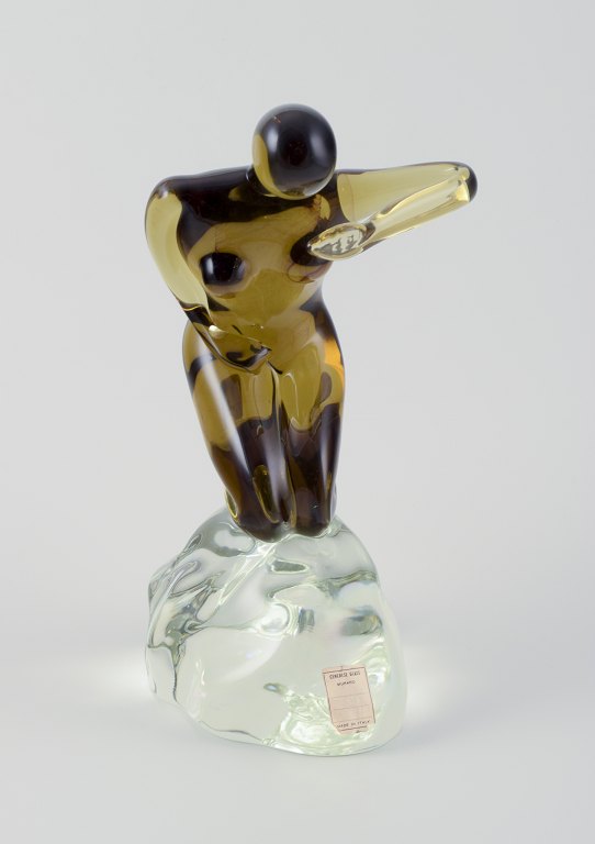 Cenedese, Murano, Italien.
Stor skulptur af kunstglas. Nøgen kvinde på klippe.