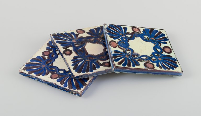 Nils Joakim Kähler for Kähler. Three “Marguerite” coasters of glazed stoneware.