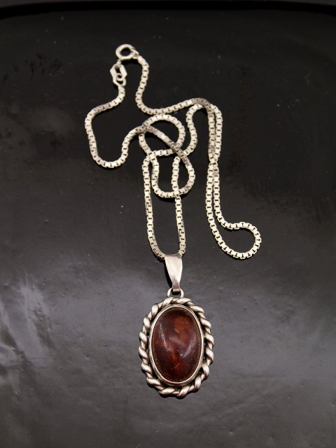 830 silver pendant with amber