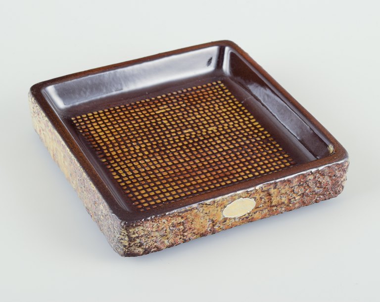 Ingrid Atterberg for Upsala Ekeby.
Square dish made of stoneware.