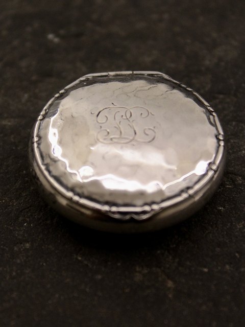 830 silver pill box