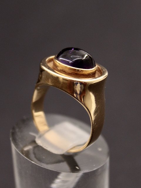 14 carat gold ring with amethyst