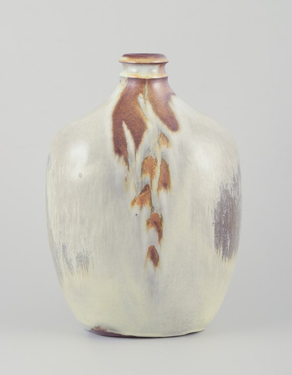 Elly Kuch (1929–2008) and Wilhelm Kuch (1925–2022). 
Large unique ceramic vase.