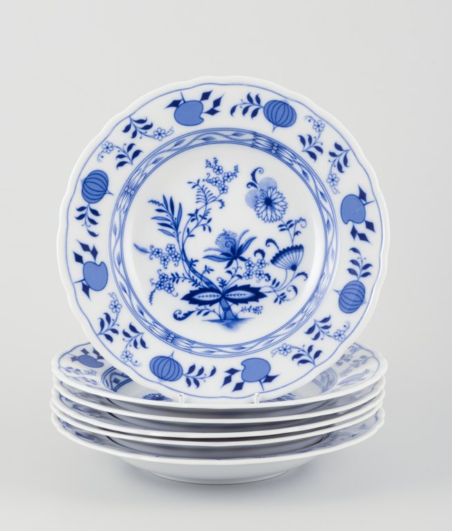 Bavaria, Tyskland.
Et sæt på seks dybe tallerkener af porcelæn.