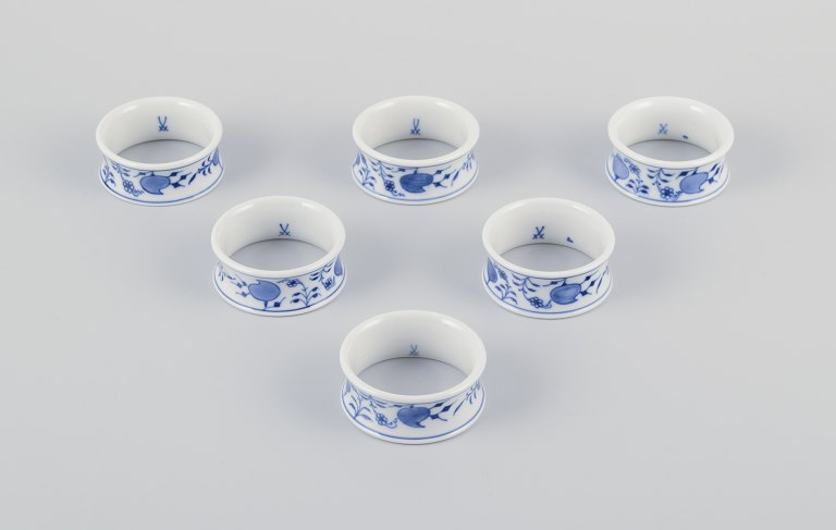 Meissen, Germany. A set of six porcelain napkin rings. Blue Onion pattern.