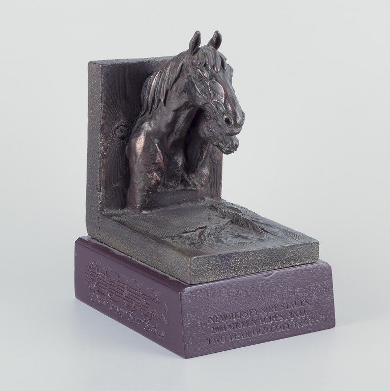 Jeanne Patricia Rynhart (1946–2020), Irish sculptor.Bronze bookend on wooden base.